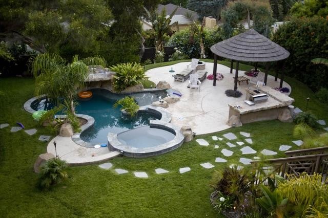 artificial-grass-around