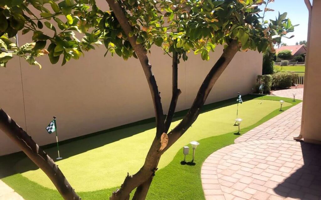 side-yard-putting-green-1080x675